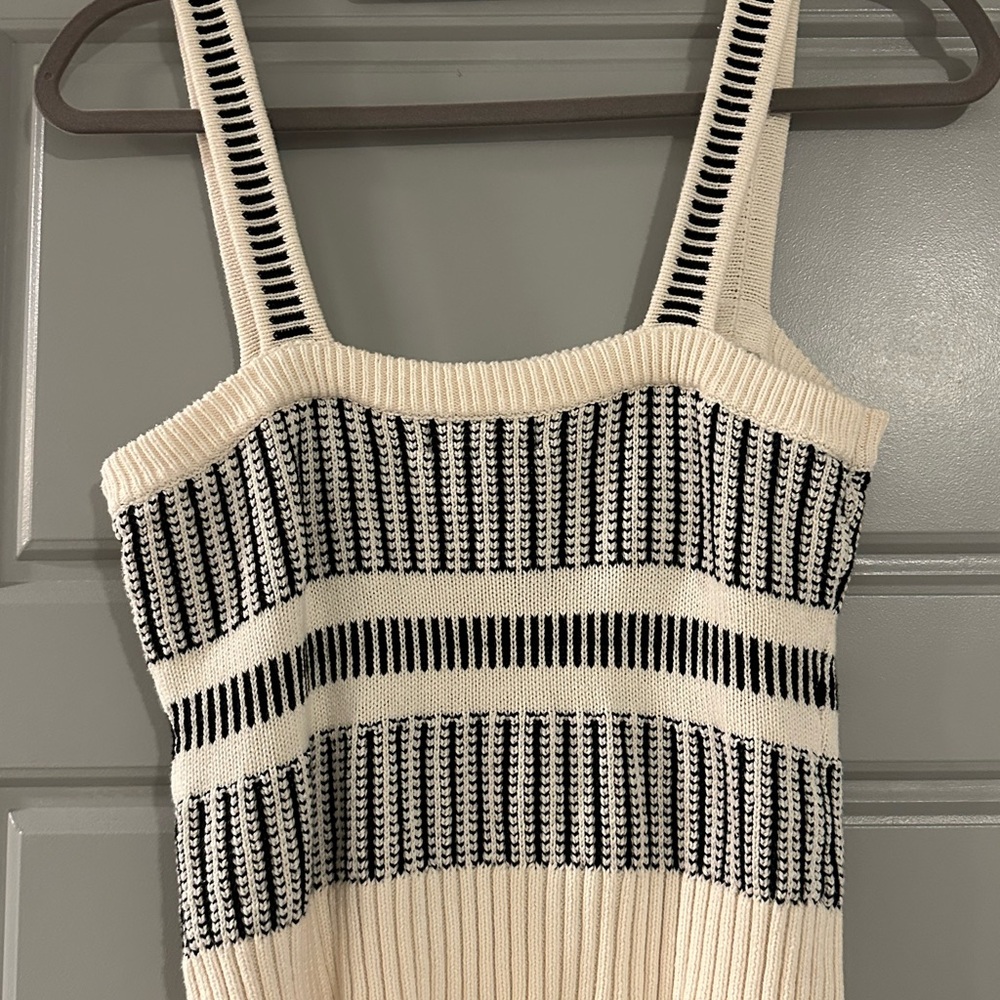 Knit design 365 top size medium